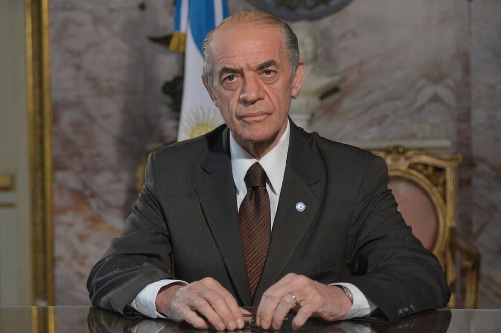 La ficción sigue a Javier Cach (Diego Cremonesi), un militante político que se desempeña como asesor de la Jefatura de Gabinete (Foto: Star+/Disney)