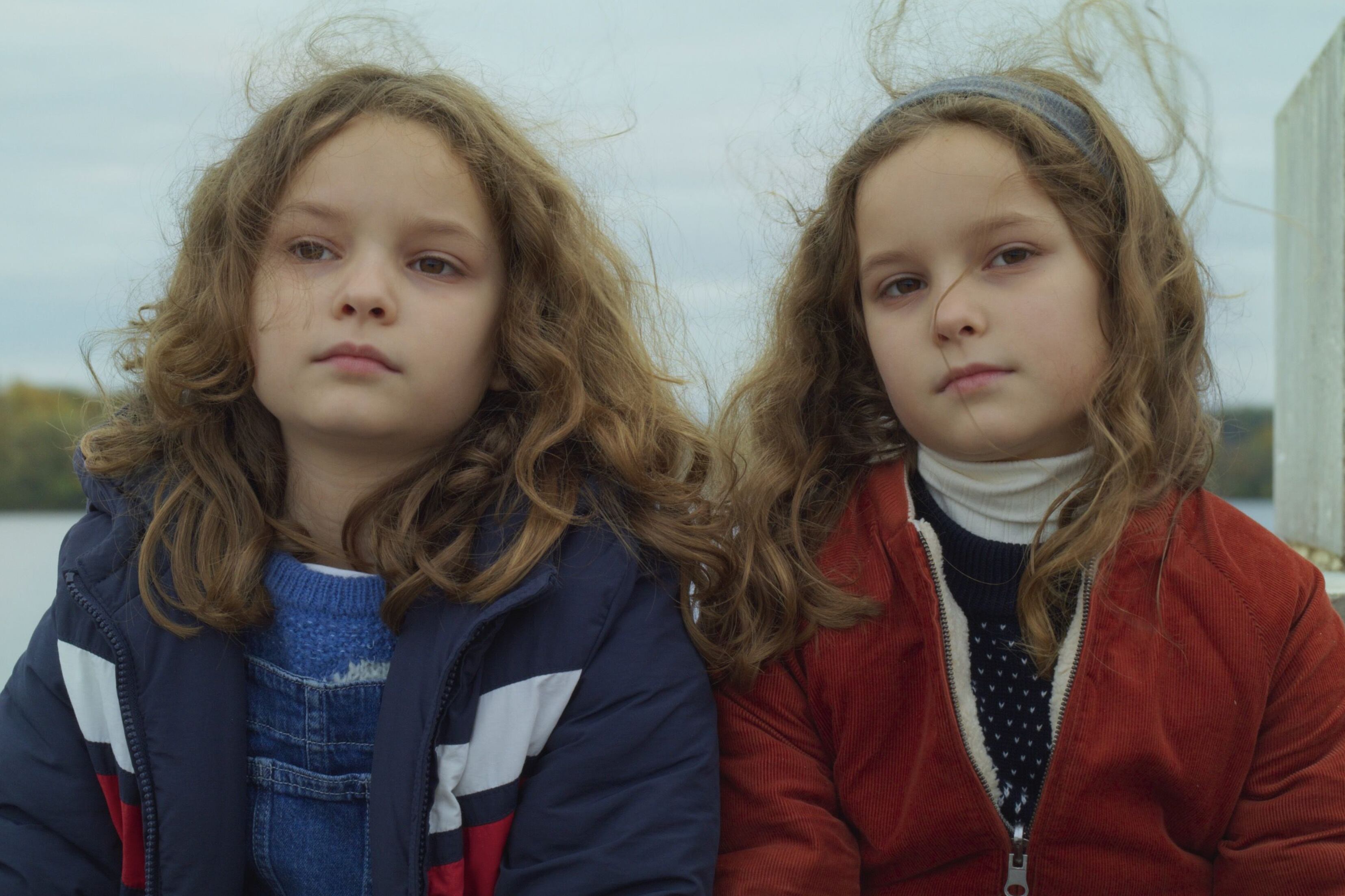 La pequeña Nelly se atreve a descubrir el mundo de la infancia de su propia mamá.