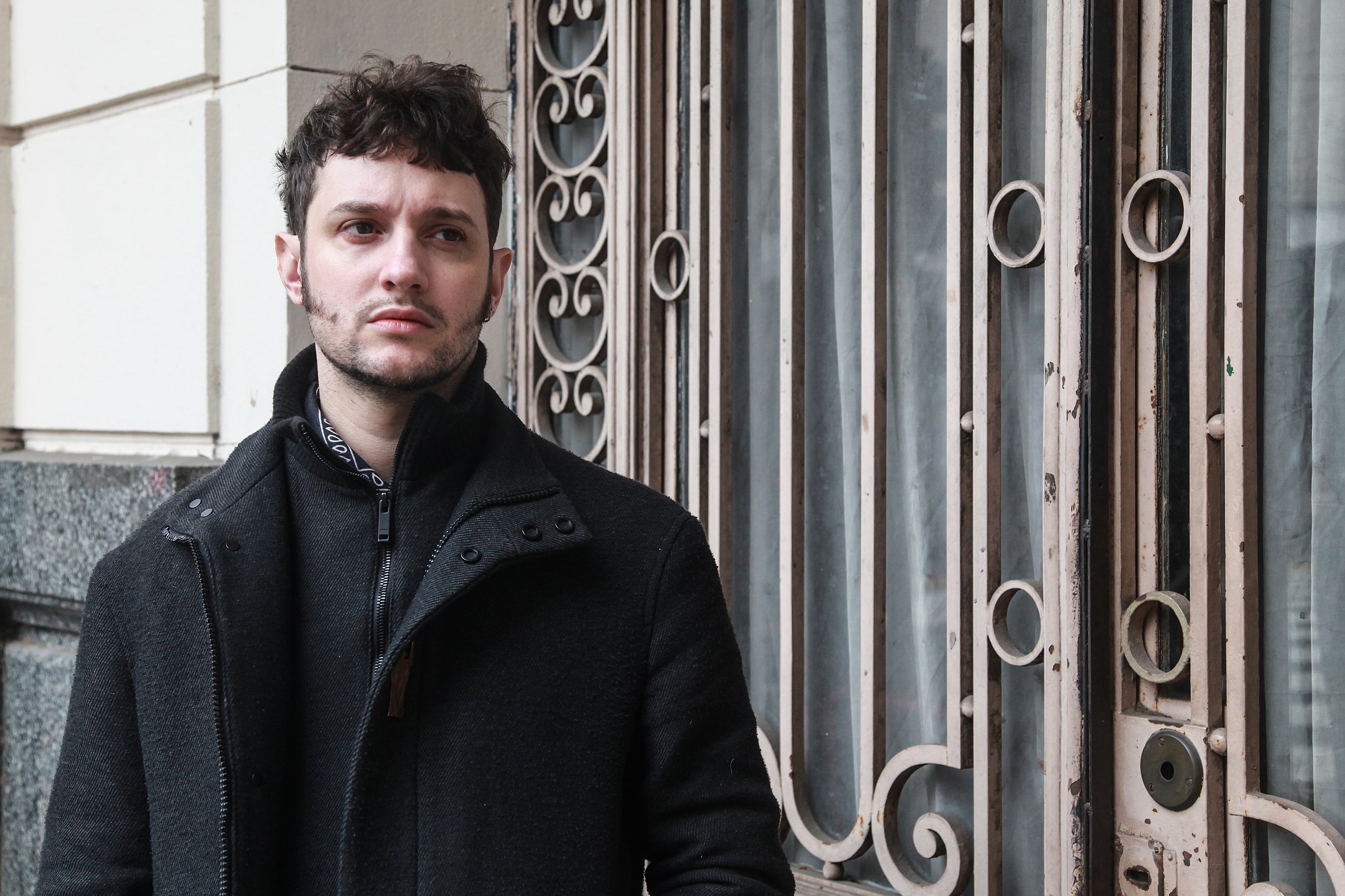 La puesta de Bartolone combina drama con gauchesca, grotesco y sátira.