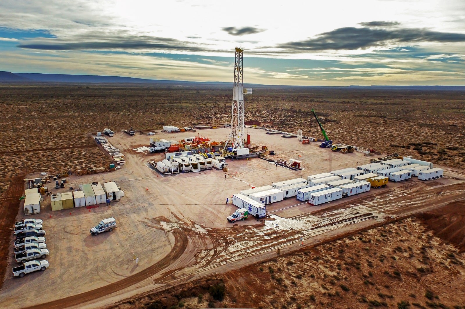 Vista aérea de pozo de producción en Vaca Muerta
