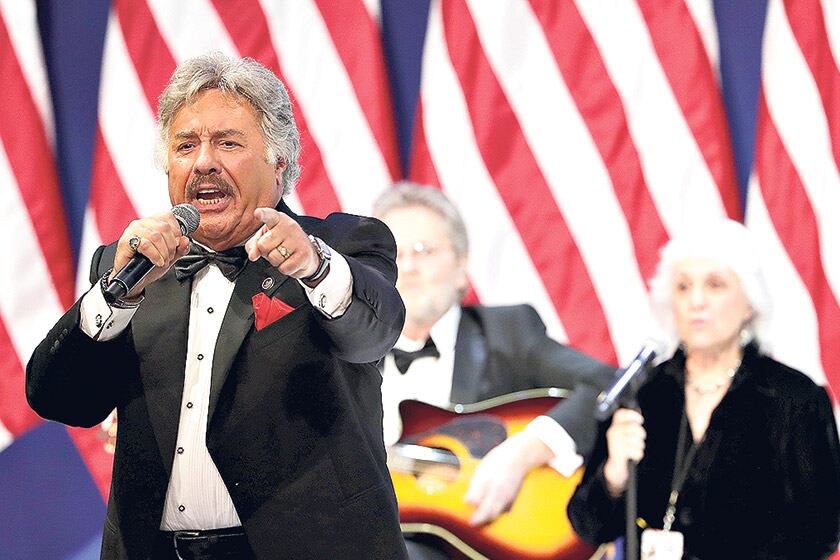 El melódico Tony Orlando fue uno de los pocos que participó en el evento del Lincoln Memorial.