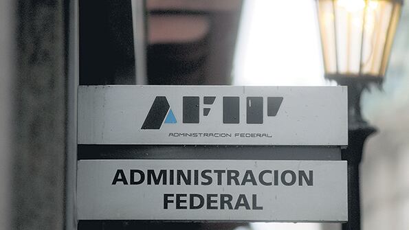 El Ministerio de Producción y la AFIP confirmaron que el aguinaldo pagará Ganancias.