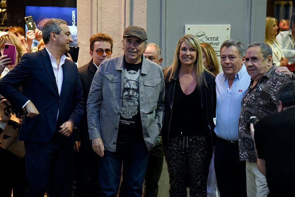 Serrat con el intendente Javkin y la presidenta del Concejo María Schmuck