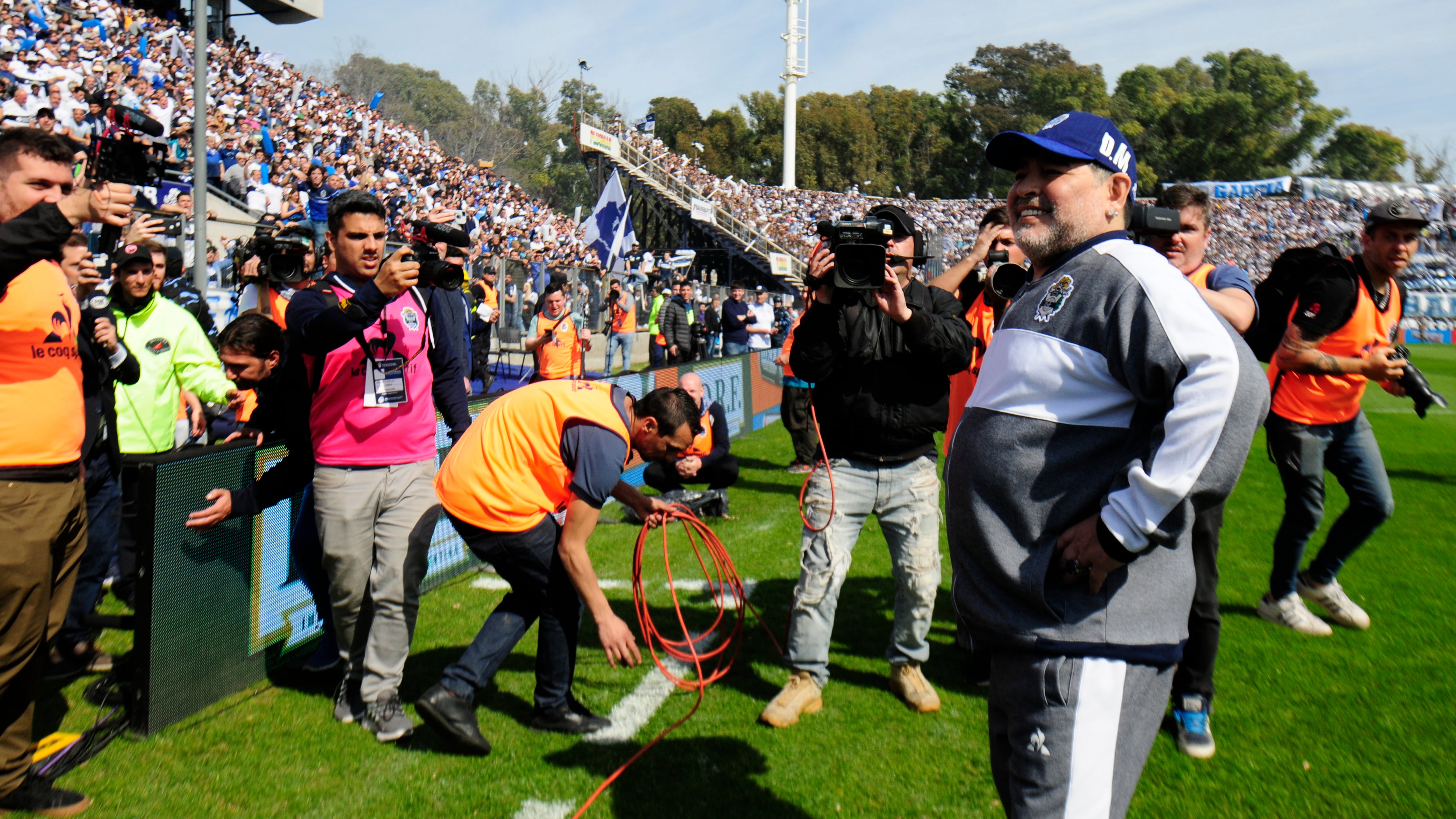 Diego Maradona, da indicaciones en el Bosque.