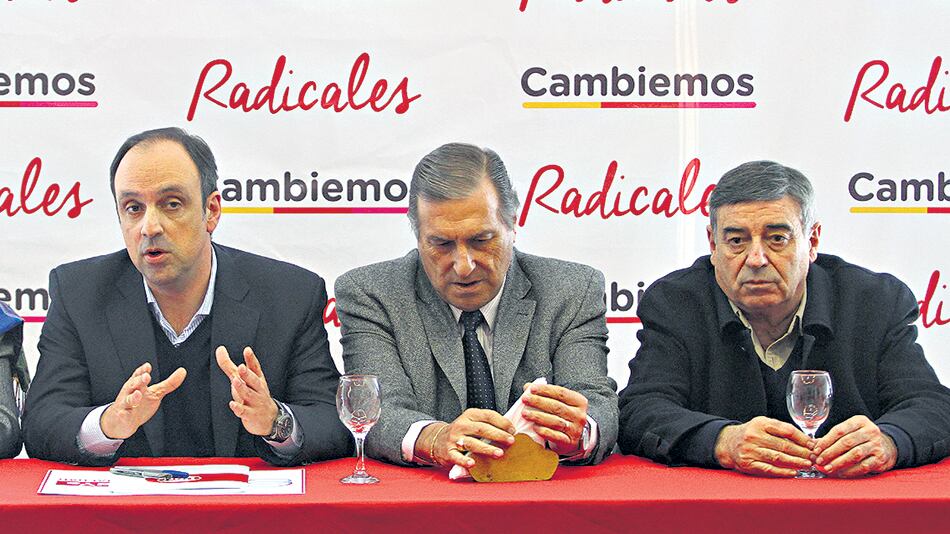 Angel Rozas (centro) precipitó la disputa por el interbloque y profundizó las diferencias con el PRO.