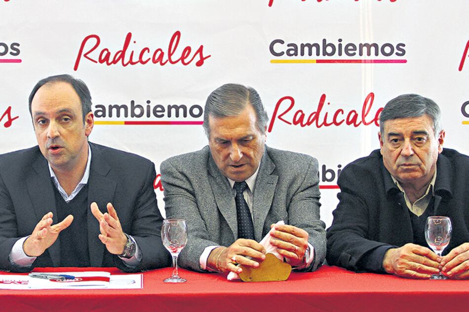 Angel Rozas (centro) precipitó la disputa por el interbloque y profundizó las diferencias con el PRO.