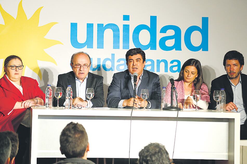 Los candidatos y apoderados de Unidad Ciudadana dieron una rueda de prensa en el Instituto Patria.