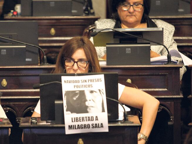 Senadores del FpV-PJ reclamaron la liberación de Sala.
