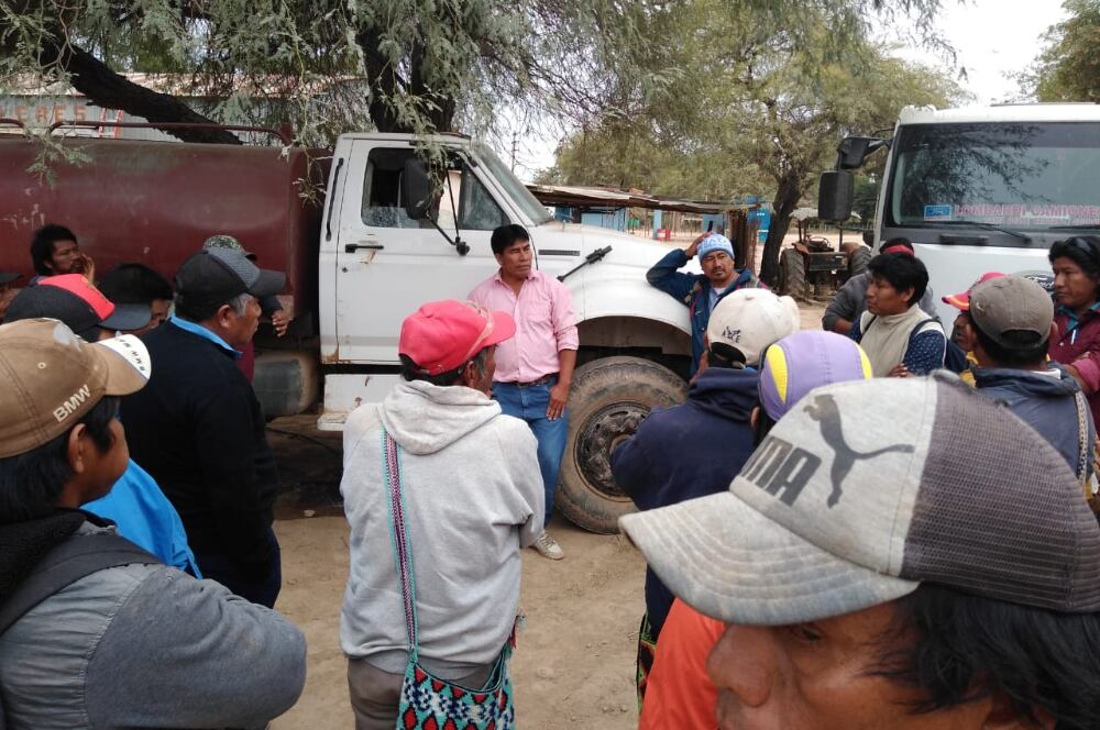 Marcos Lucas (centro) en una de las asambleas que se vienen dando en Santa Victoria Este