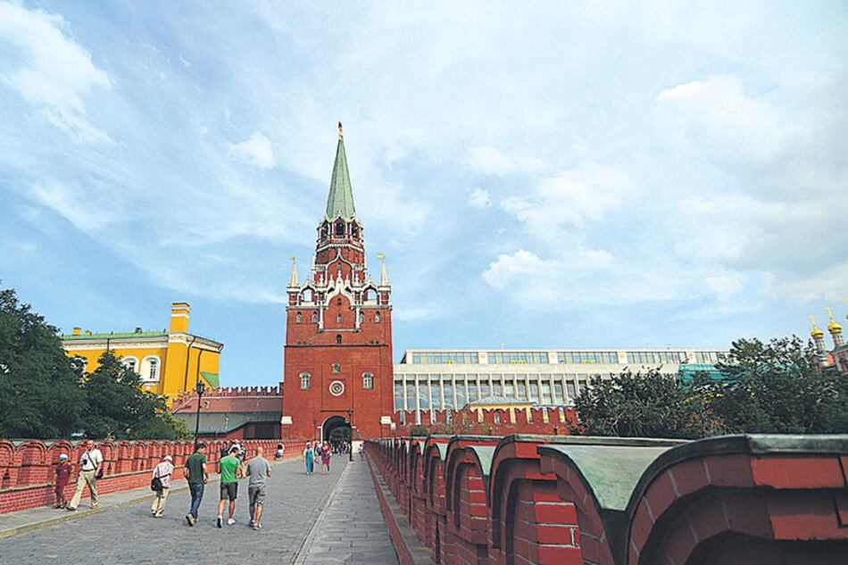 La triunfal Torre de la Trinidad, por donde entraban los zares.