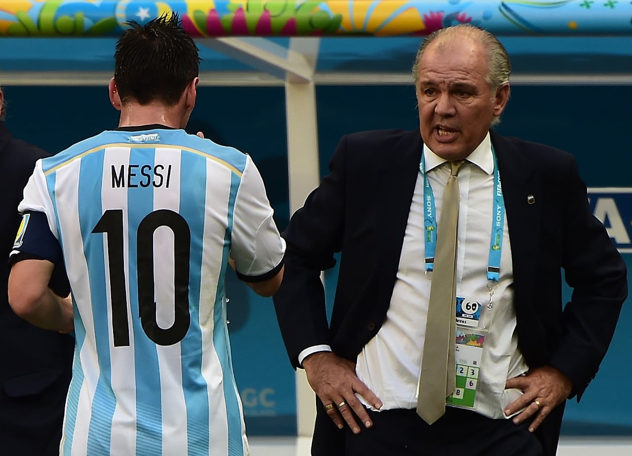 Messi y Sabella, durante un partido del Mundial 2014