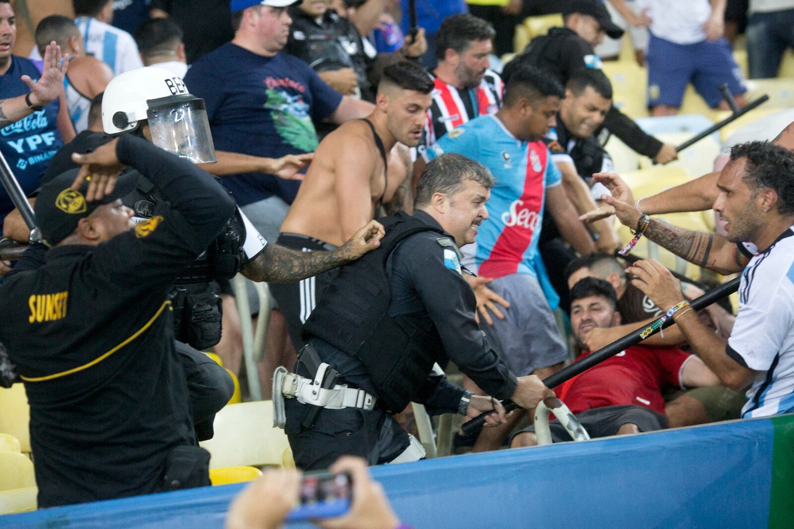 El momento de los disturbios antes del juego