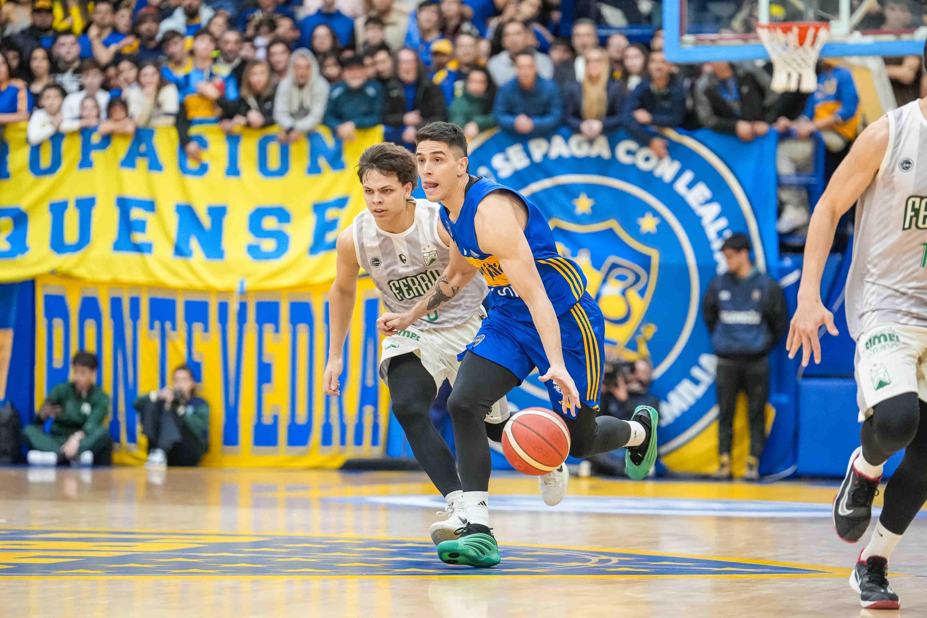 José Vildoza se escapa de Jano Martínez (Credito Javier Centeno, Prensa LNB y Prensa Boca)