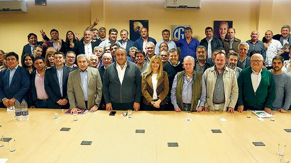 El Consejo Directivo de la CGT recibió a una delegación de intendentes de la FAM.
