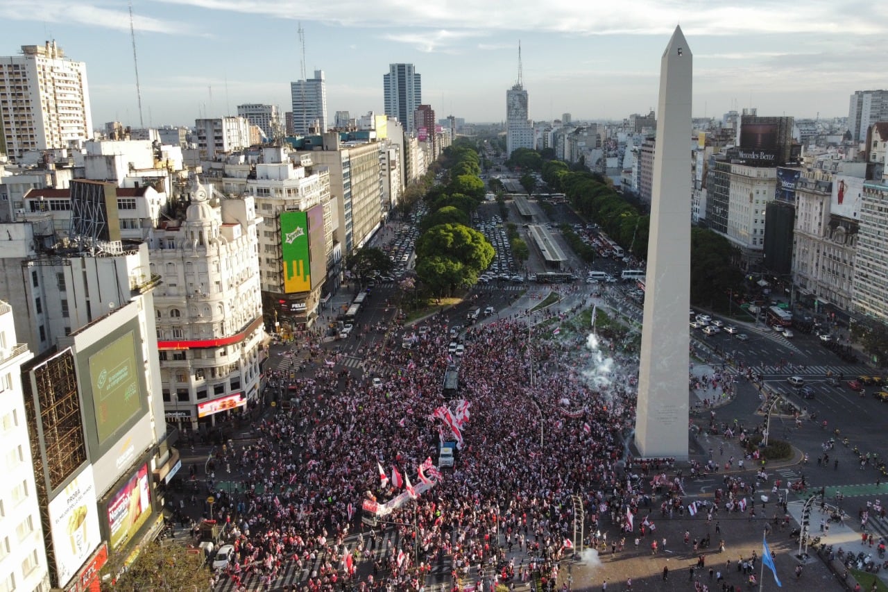 Los simpatizantes millonarios, autoconvocados en el Obelisco