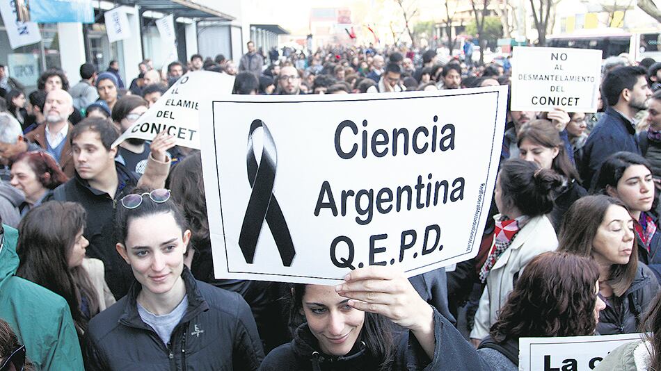 El ajuste provocó la expulsión de más de 2000 doctores de la carrera de investigador de Conicet.