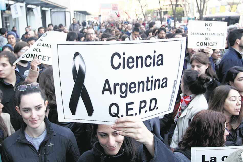 El ajuste provocó la expulsión de más de 2000 doctores de la carrera de investigador de Conicet.