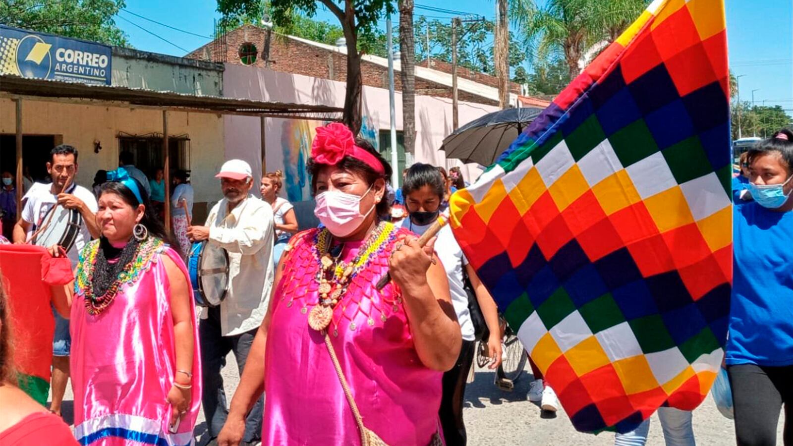 En Salvador Mazza, marcha encabezada por mujeres guaraníes.
