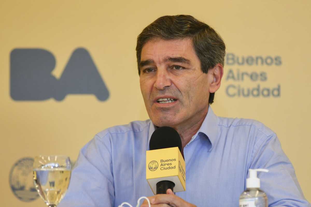 Fernán Quirós adelantó que probablemente antes de otoño se aplique una tercera dosis de vacuna contra la covid.