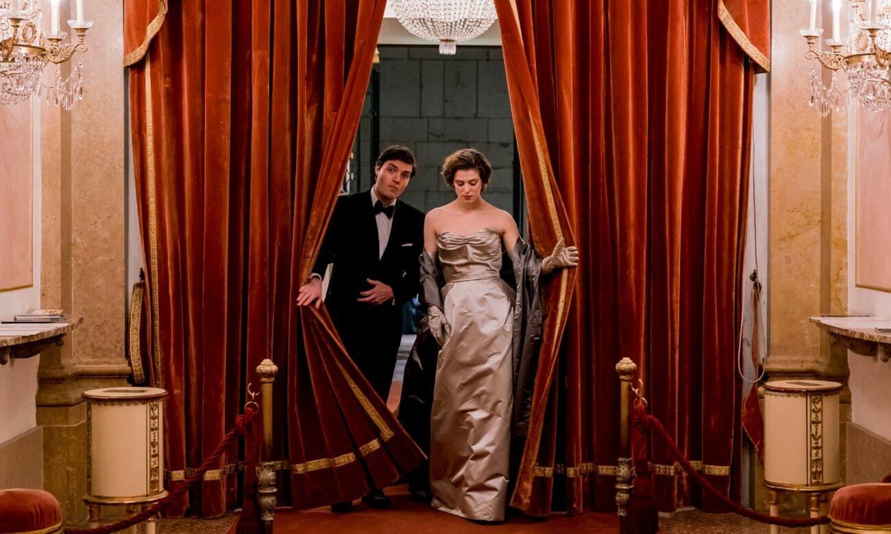 La cineasta británica explora los primeros años de su juventud a través de los surcos abiertos por un primer amor turbulento.