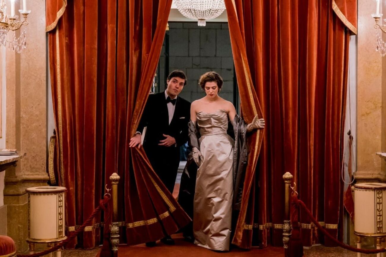 La cineasta británica explora los primeros años de su juventud a través de los surcos abiertos por un primer amor turbulento.