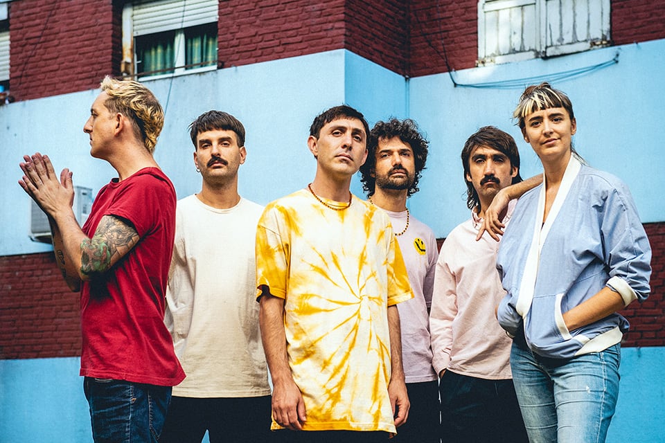 Mi amigo Invencible ha formado "una fortaleza grupal".