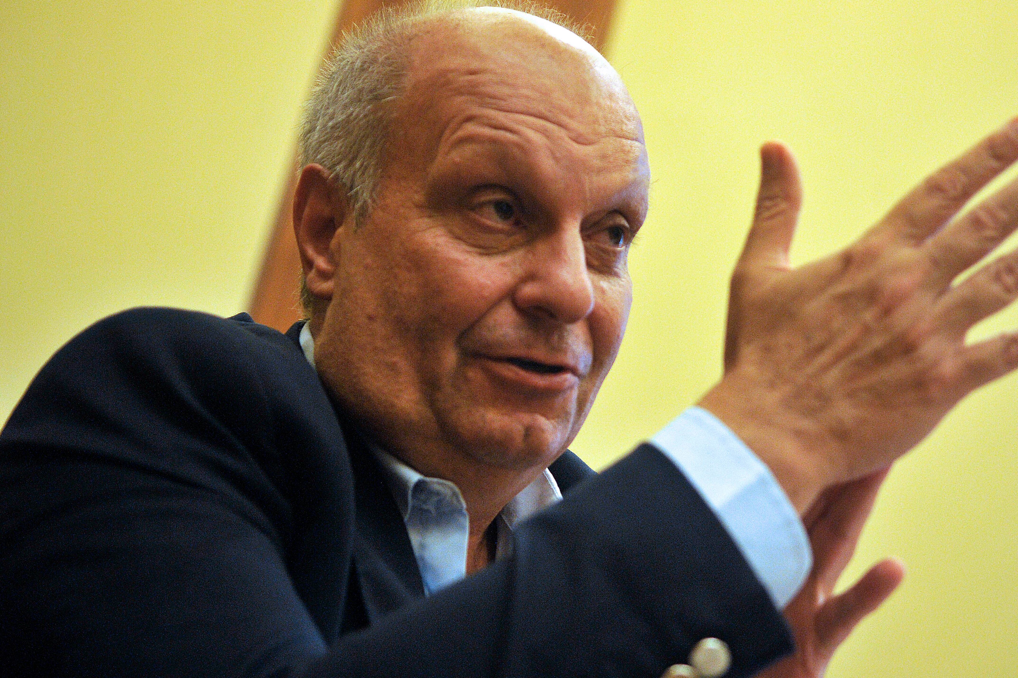 La contratación directa fue gestionada por Hernán Lombardi.