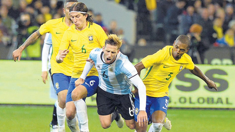 Biglia sufre la presión de los brasileños.