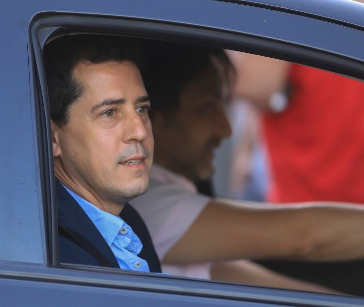 De Pedro se retira de Casa de Gobierno. Aunque podría ser Lamothe.