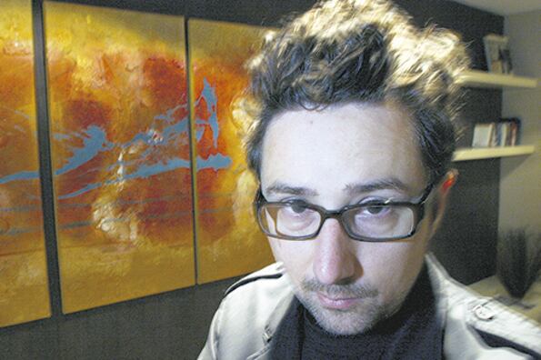 Patricio Pron es argentino, vivió en Alemania y desde 2008 reside en Madrid.