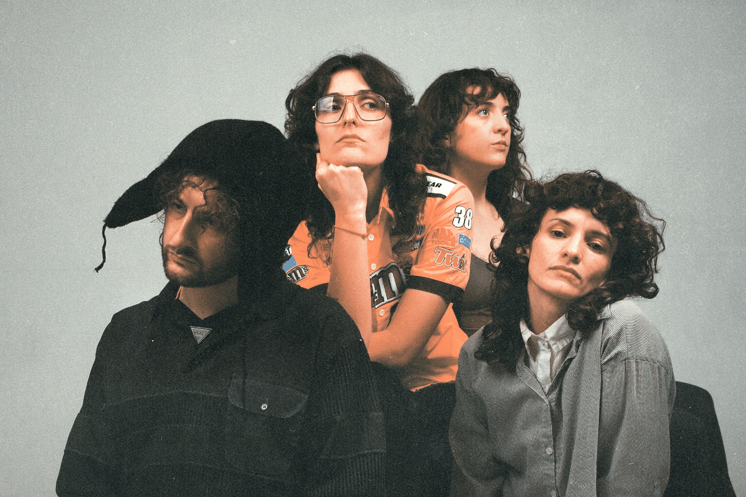 "Barato ideal es una larga sobremesa, pensada desde el encuentro", definen. Este 5/7 tocan en Niceto Club, con micro desde La Plata