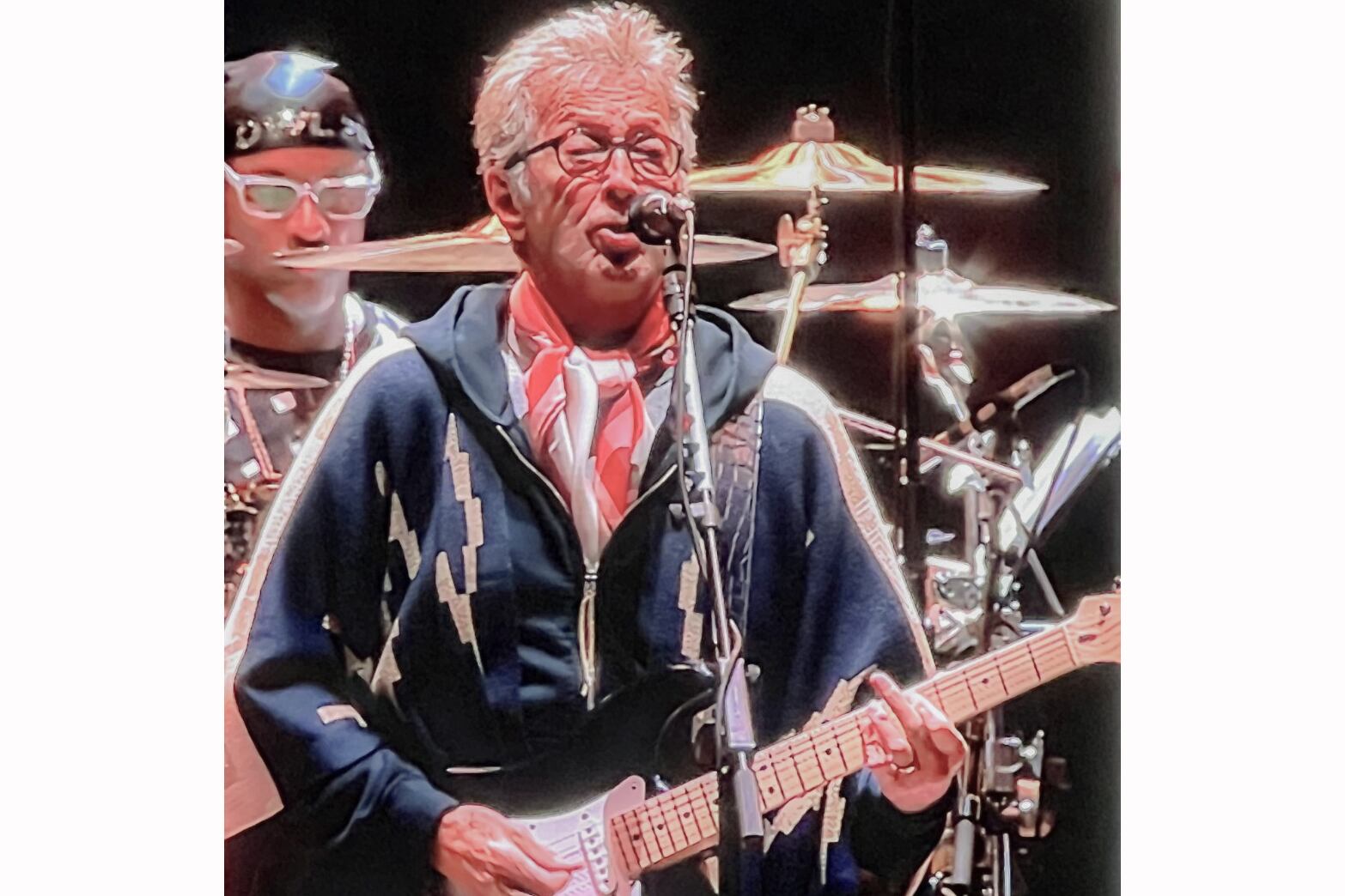Clapton abrió el show con una sorpresa: el clásico de Cream "Sunshine of Your Love"