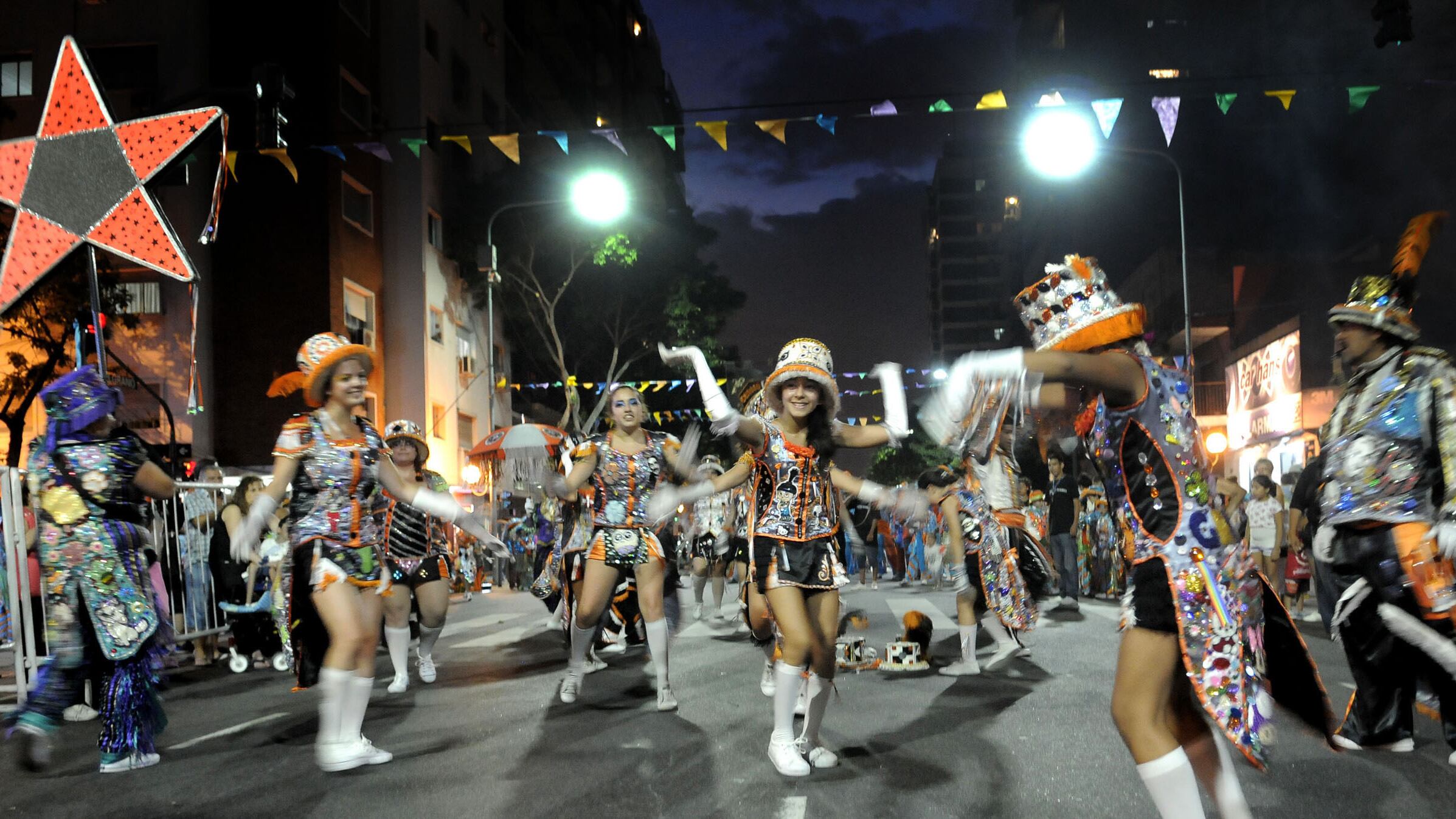 Hay una notoria falta de publicidad oficial del Carnaval: el único spot que circula es el de la Agrupación Murgas.