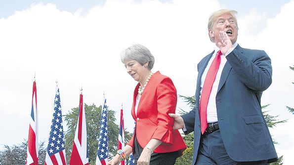 May recibió a Trump en medio de un revuelo por unas declaraciones previas del mandatario estadounidense.