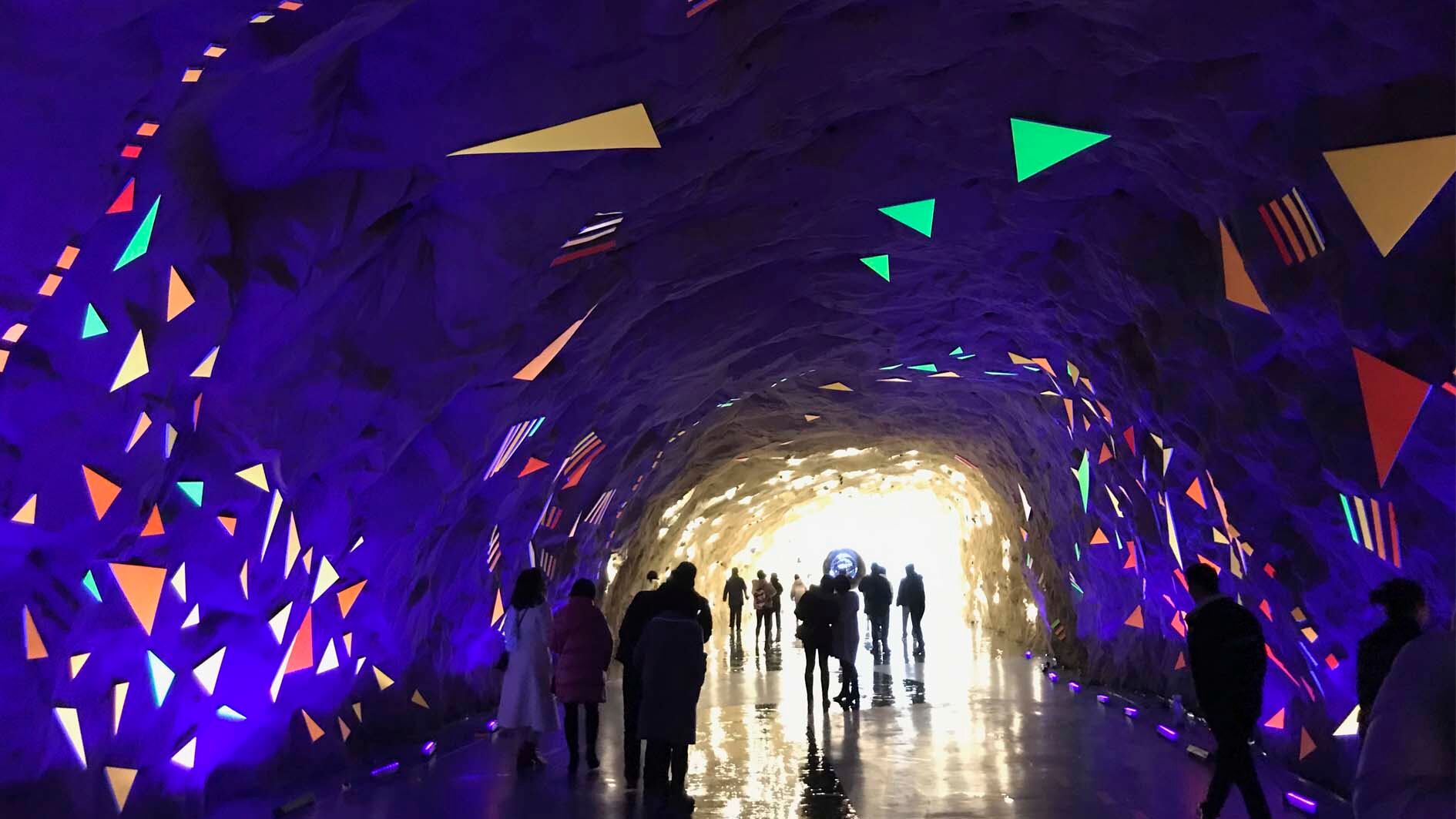 Una cueva-refugio en las afueras de Dazhou, intervenida por Ivanchevich.