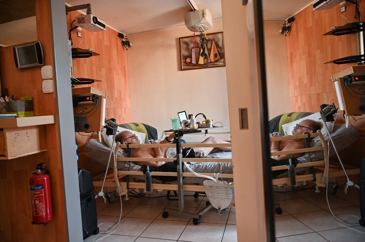 Cocq no se puede valer por sí solo y Macron le negó la eutanasia. 