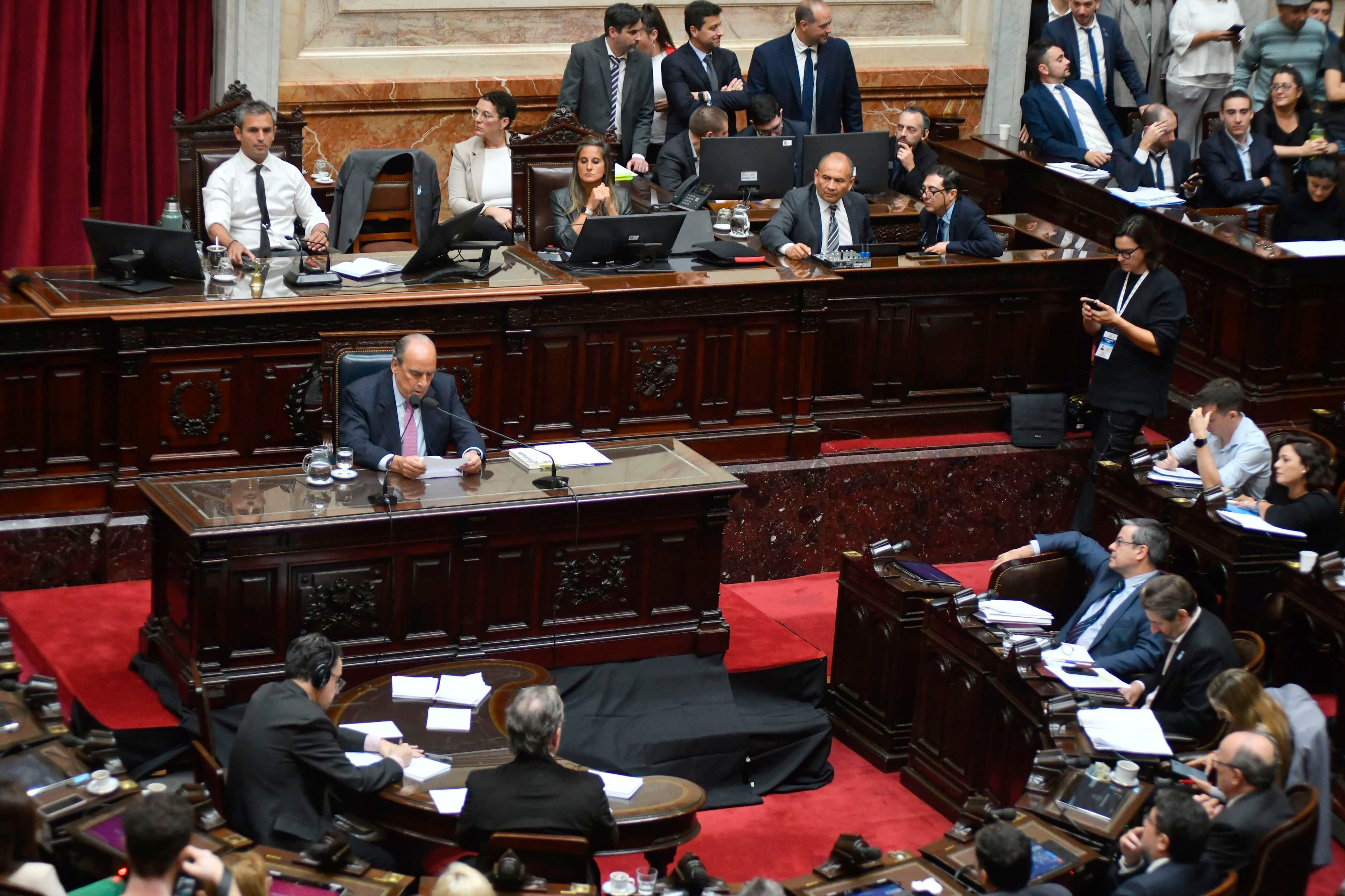 Francos, durante la interpelación.