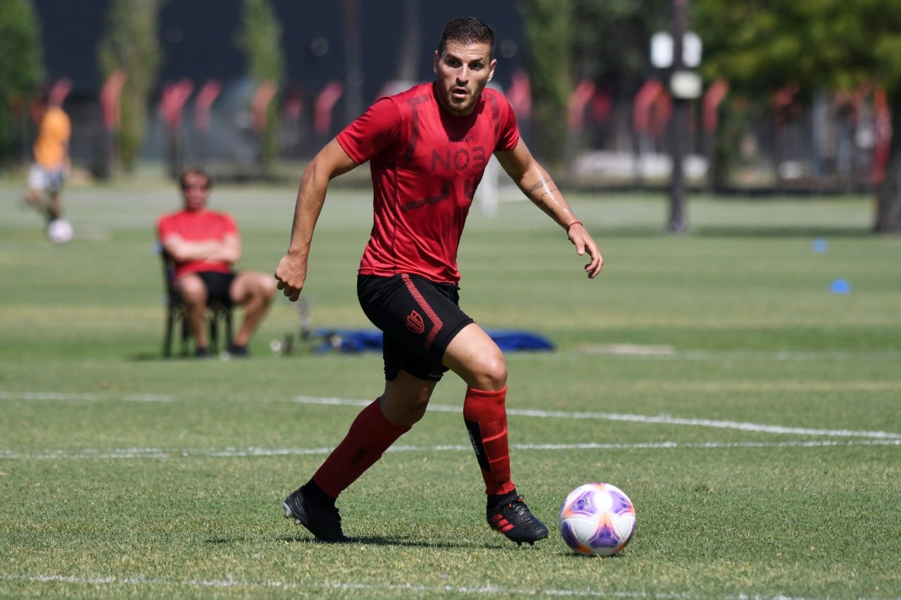 Fernández entrenaba en el Rojinegro, pero ahora lo haría en el Granate