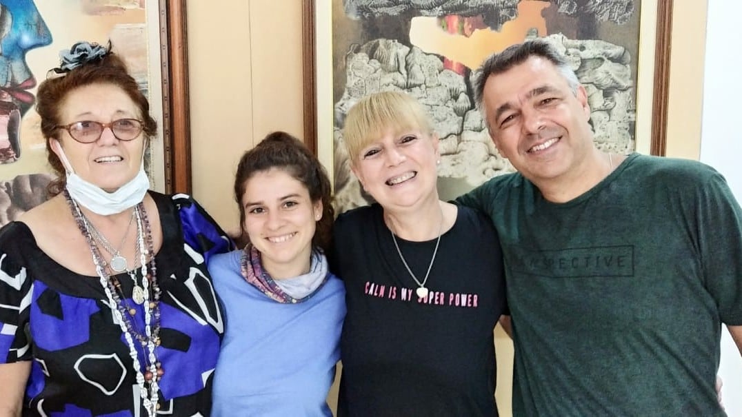 Nora Di Salvo y Macarena Salinas, junto a otros argentinos en La Habana 