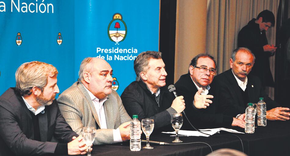 Mauricio Macri junto al gobernador Ricardo Colombi y el intendente electo Eduardo Tassano.