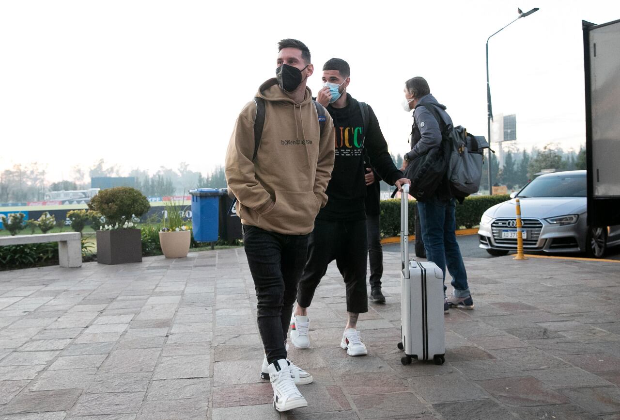 Lionel Messi ya está en Buenos Aires para quedar a las órdenes de Lionel Scaloni