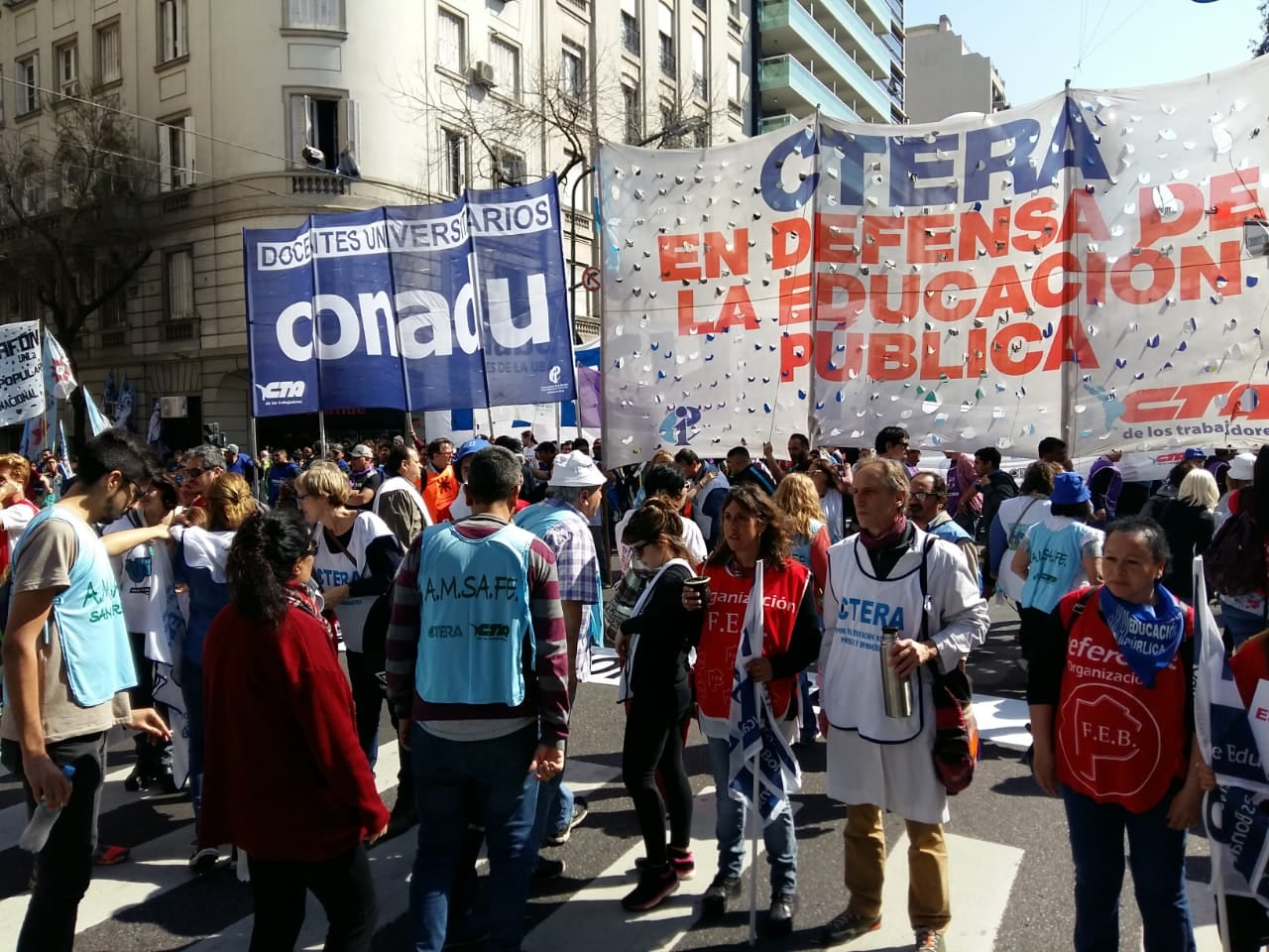 “Hay mucha bronca por la situación salarial y las condiciones de trabajo”, señalaron los dirigentes docentes.