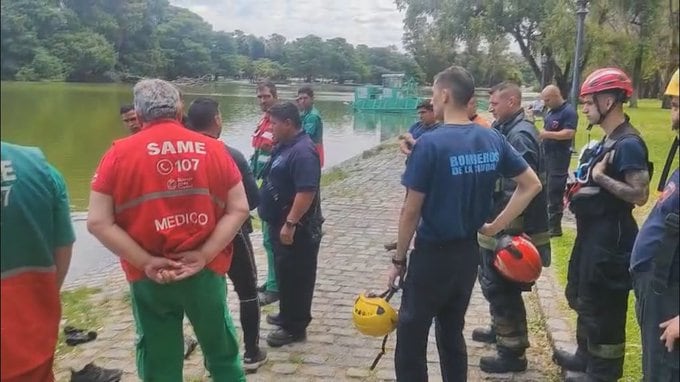 En el lugar trabajan las fuerzas de seguridad y  de rescate de la Ciudad de Buenos Aires.