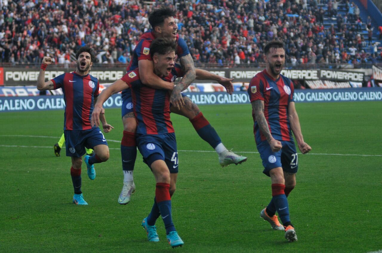 El festejo loco de San Lorenzo, por un triunfo con el corazón
