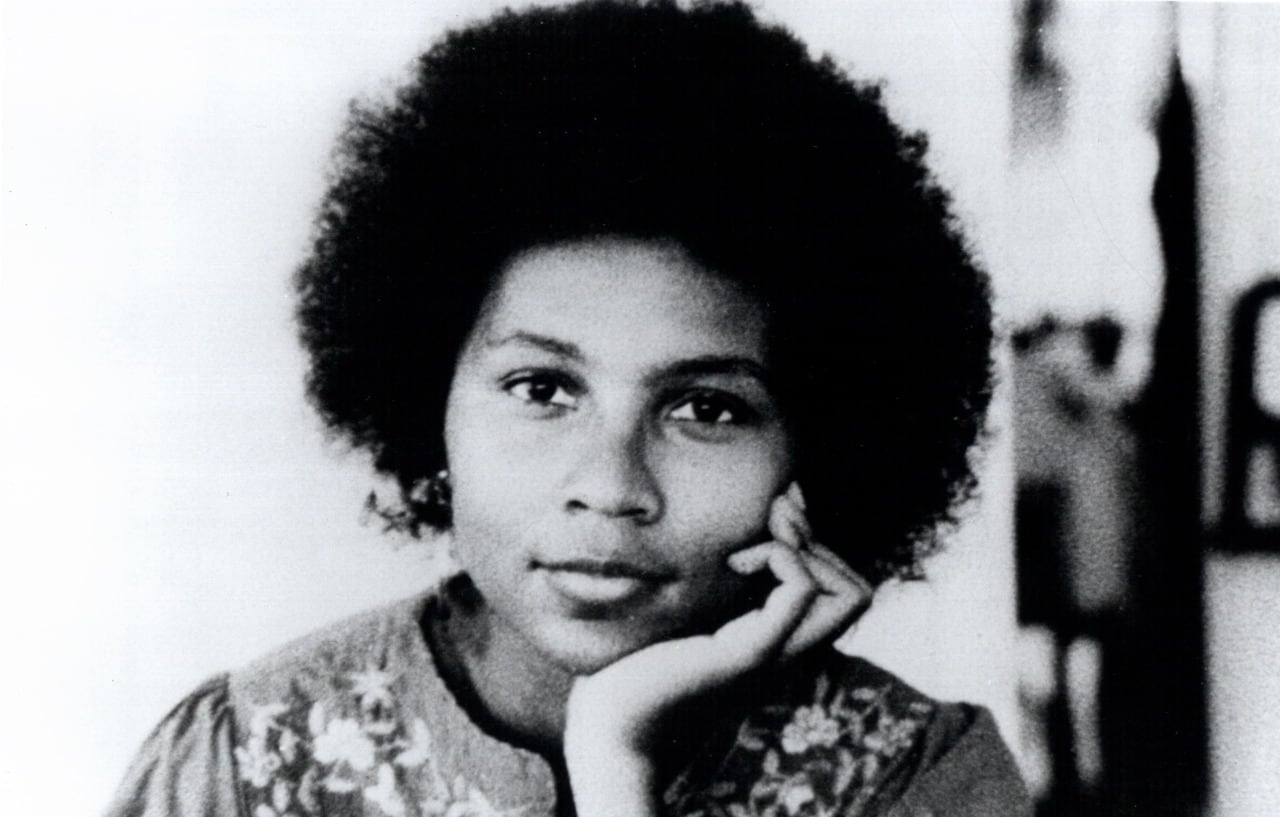 bell hooks en 1988, el año en que se publicó por primera vez su libro ¿Acaso no soy una mujer?