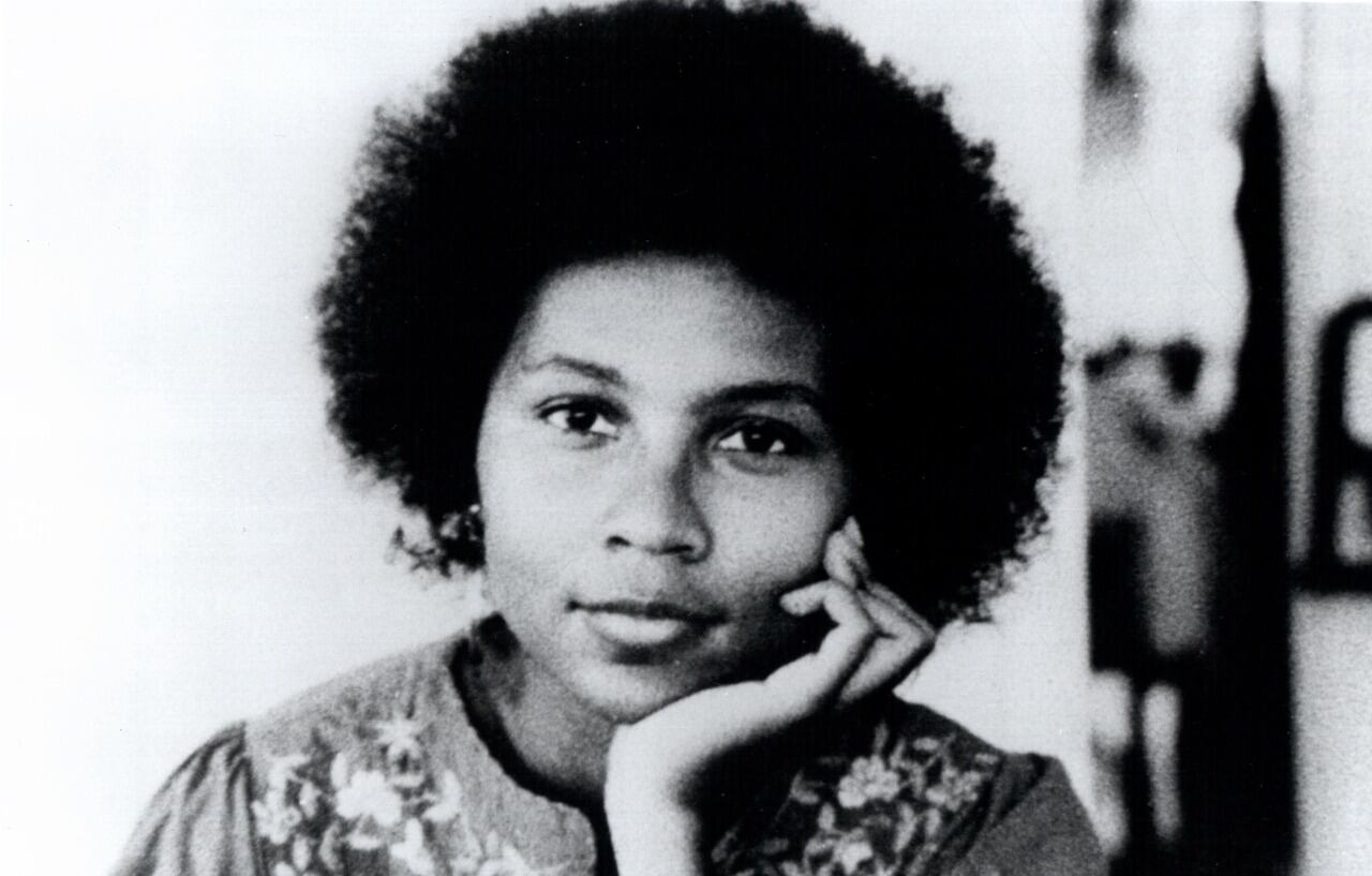 bell hooks en 1988, el año en que se publicó por primera vez su libro ¿Acaso no soy una mujer?