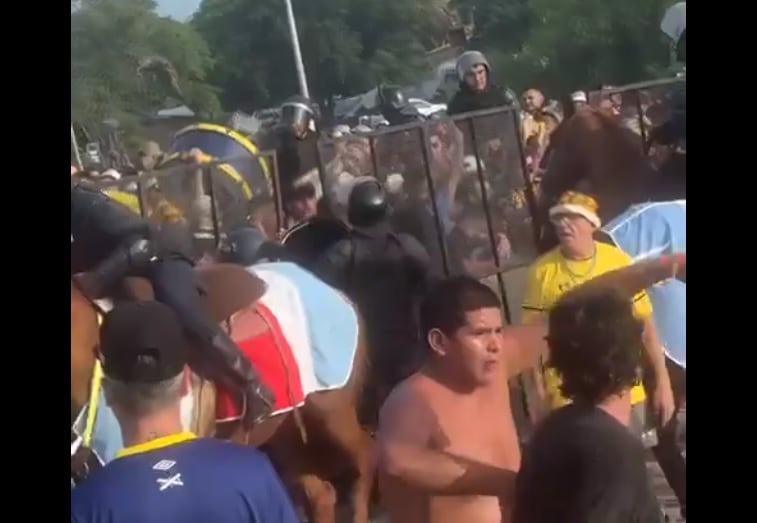 Momentos de tensión y violencia se vivieron en el ingreso de los simpatizantes rosarinos.