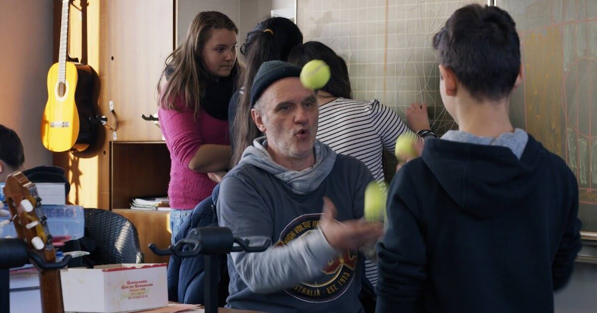 Herr Bachmann, un docente de alma que rechaza el orden establecido. 