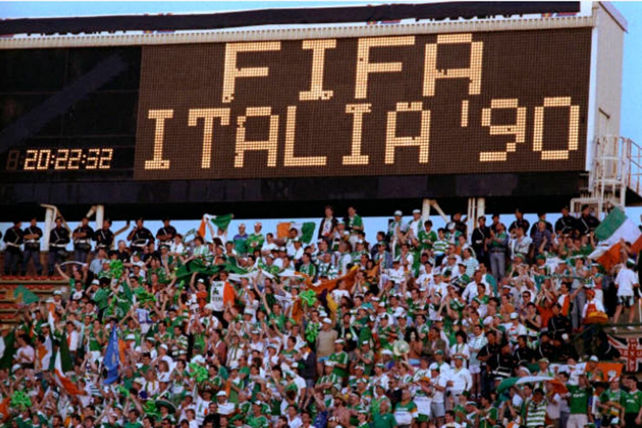 Los hinchas viven su experiencia futbolística desde la tribuna.