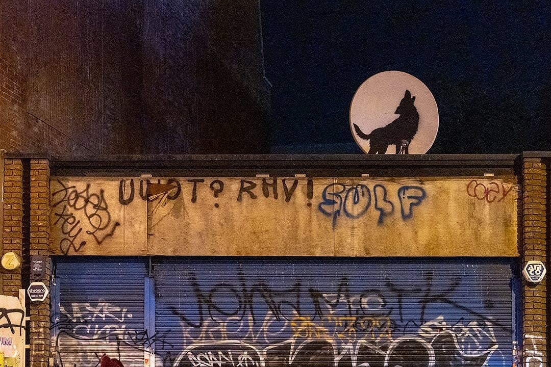 Banksy publicó su cuarta creación "animal" en Londres y la robaron a los pocos minutos